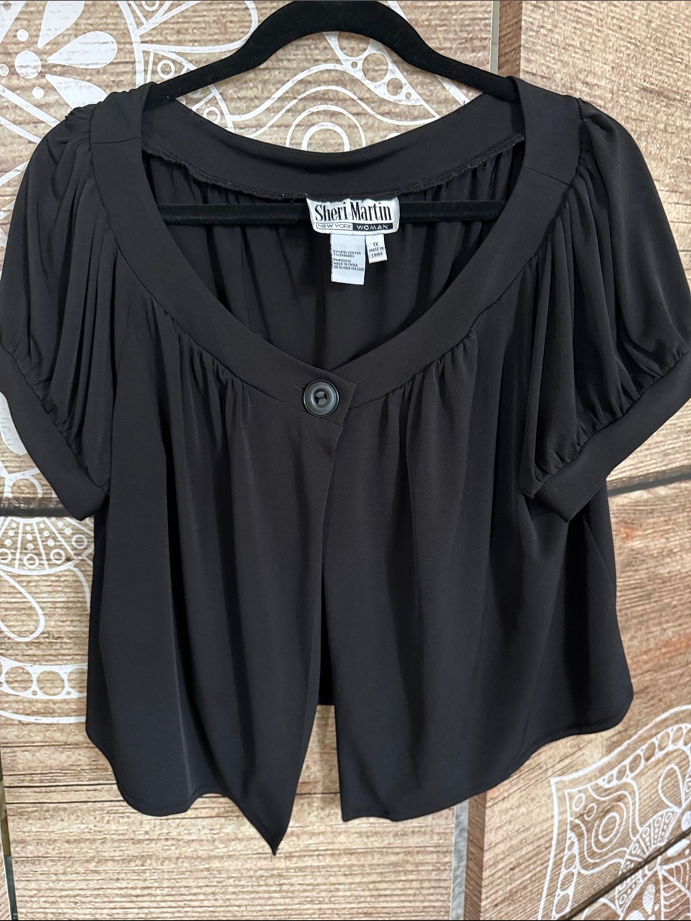 Sheri Martin Black Short-Sleeve Pleated Scoop Top